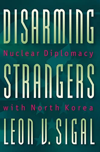 Beispielbild fr Disarming Strangers : Nuclear Diplomacy with North Korea zum Verkauf von Better World Books