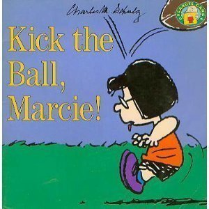 9780694009107: Kick the Ball, Marcie! (Peanuts Gang)