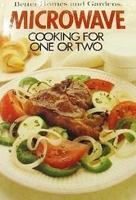 Imagen de archivo de Better Homes and Gardens Microwave Cooking for One or Two (Better Homes & Gardens) a la venta por Gulf Coast Books