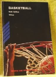 9780697126658: Basketball (Sports & fitness series)