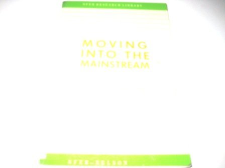 Imagen de archivo de Moving into the Mainstream: Local Education Authority Provision for Bilingual Pupils (NFER Research Library) a la venta por medimops