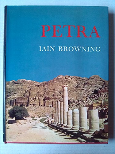 Imagen de archivo de Petra a la venta por Half Price Books Inc.