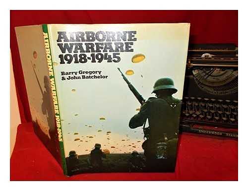 Beispielbild fr Airborne Warfare, 1918-45 zum Verkauf von WorldofBooks