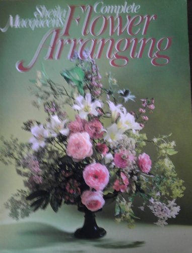 Beispielbild fr Sheila MacQueen's Complete Flower Arranging zum Verkauf von Hastings of Coral Springs