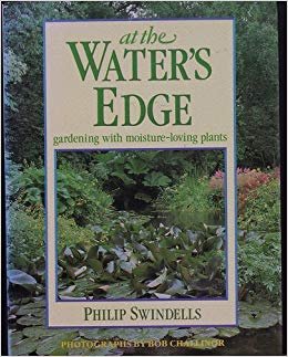 Imagen de archivo de At the Water's Edge: Gardening with Moisture-loving Plants a la venta por SecondSale