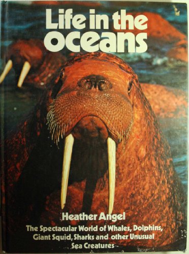 Imagen de archivo de Life in the Oceans : The Spectacular World of Whales, Dolphins, Giant Squids, Sharks and Other Unusual Sea Creatures a la venta por Better World Books