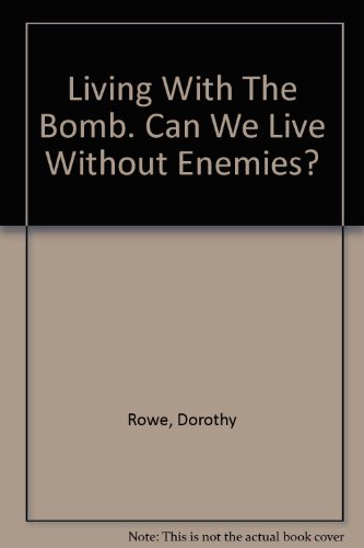 Imagen de archivo de Living with the Bomb a la venta por Better World Books: West