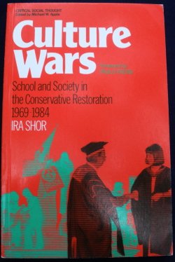 Beispielbild fr Culture Wars: School and Society in the Conservative Restoration, 1969-1984 (Critical Social Thought) zum Verkauf von Wonder Book