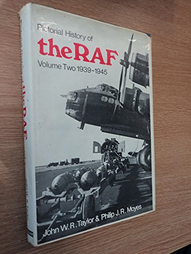 Pictorial History of the Royal Air Force: 1939-1945 v. 2 - Taylor, John W.R. and Moyes,