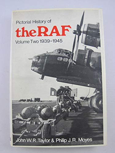 Imagen de archivo de 1939-45 (v. 2) (Pictorial History of the Royal Air Force) a la venta por WorldofBooks