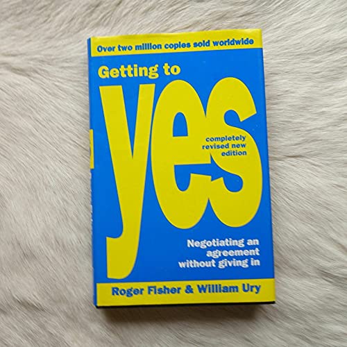 Beispielbild fr Getting to Yes: Negotiating Agreement without Giving in zum Verkauf von Goldstone Books