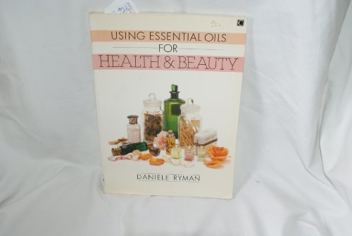Imagen de archivo de USING ESSENTIAL OILS FOR HEALTH AND BEAUTY a la venta por Dromanabooks