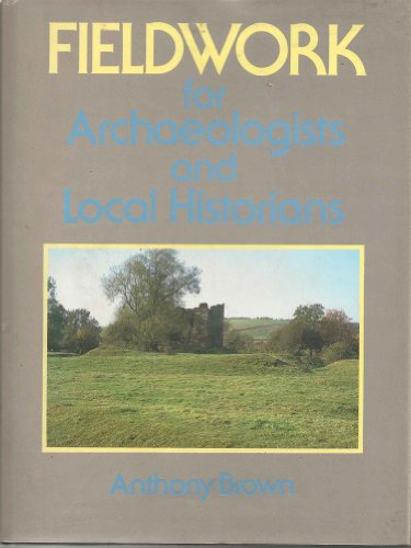 Imagen de archivo de Fieldwork for archaeologists and local historians a la venta por Phatpocket Limited