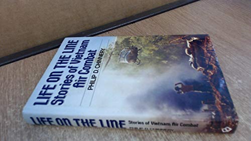 Beispielbild fr Life on the Line: Vietnam Air Combat zum Verkauf von WorldofBooks