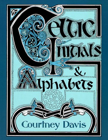 Imagen de archivo de Celtic Initials & Alphabets a la venta por Gulf Coast Books