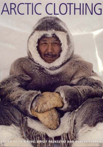 Imagen de archivo de Arctic Clothing a la venta por Phatpocket Limited