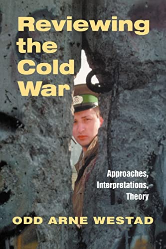 9780714681207: Reviewing the Cold War: Approaches, Interpretations, Theory (Cass Series: Cold War History) (Nobel Symposium 107)