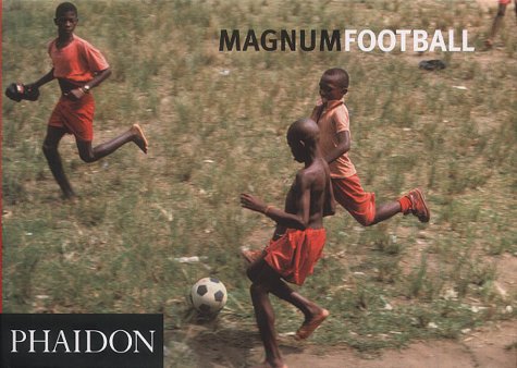 9780714893280: Magnum football: 0000