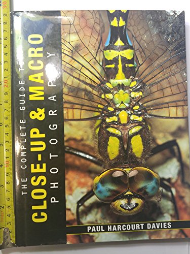 Imagen de archivo de Complete Guide to Close-Up & Macro Photography a la venta por Half Price Books Inc.