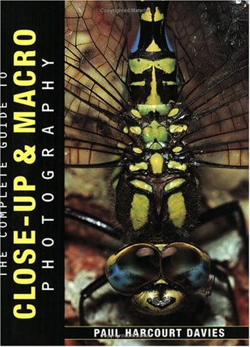 Imagen de archivo de The Complete Guide to Close Up & Macro Photography a la venta por Half Price Books Inc.