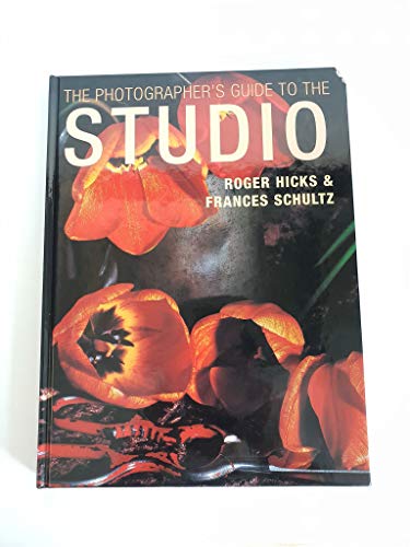 Beispielbild fr The Photographers Guide to the Studio zum Verkauf von Wonder Book