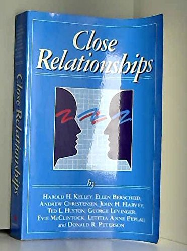 Imagen de archivo de Close Relationships a la venta por About Books