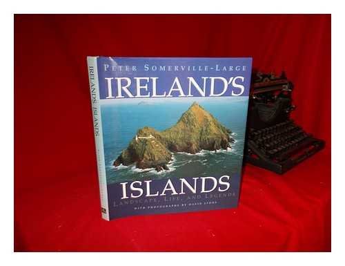 Imagen de archivo de Ireland's Islands: Their Landscape, Life and Legends a la venta por WorldofBooks