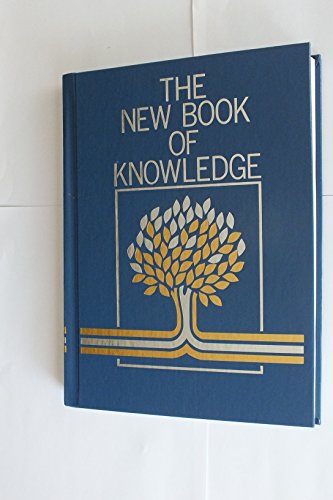 9780717206346: New book of knowledge annual 2000