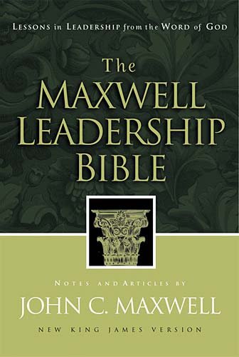 9780718000448: The Maxwell Leadership Bible Developing Leaders From The Word Of God