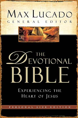 Beispielbild fr The Devotional Bible: Experiencing the Heart of Jesus (New Century Version) zum Verkauf von Goodwill