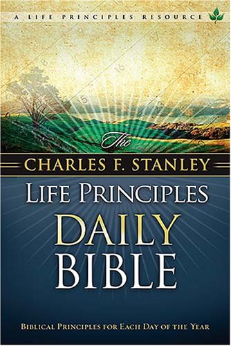 9780718020101: The Charles F. Stanley Life Principles Daily Bible NKJV