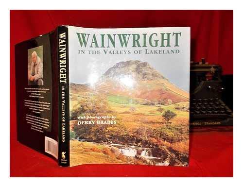 Imagen de archivo de Wainwright in the Valleys of Lakeland a la venta por AwesomeBooks