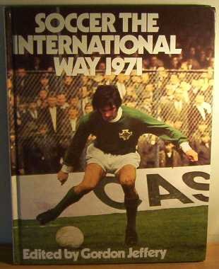 Imagen de archivo de Soccer 1971 (International Way S.) a la venta por Reuseabook