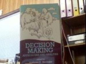 9780719008917: Decision Making: Approaches and Analysis