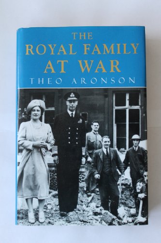 9780719550157: The Royal Family at War