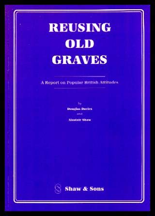9780721914701: Reusing Old Graves