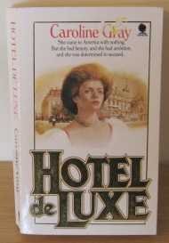 Beispielbild fr Hotel de Luxe zum Verkauf von WorldofBooks