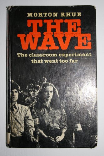Imagen de archivo de The Wave a la venta por Goldstone Books