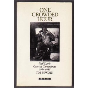 9780732224189: One Crowded Hour: Noel Davis, Combat Cameraman, 1934-85