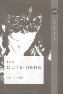 9780736231657: The Outsiders