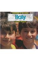 Imagen de archivo de Italy (Countries of the World) a la venta por More Than Words