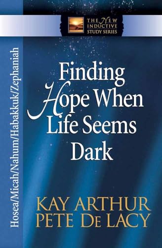 9780736918251: Finding Hope When Life Seems Dark: Hosea, Micah, Nahum, Habakkuk, and Zephaniah (The New Inductive Study Series)