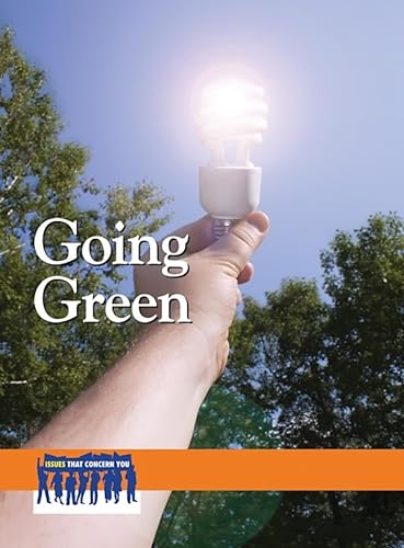 Imagen de archivo de Going Green (Issues That Concern You) a la venta por More Than Words