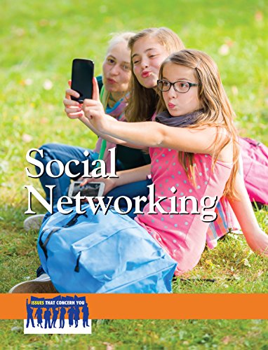 9780737772401: Social Networking (Issues That Concern You)