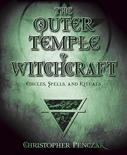 Beispielbild fr The Outer Temple of Witchcraft: Circles, Spells and Rituals (Penczak Temple) zum Verkauf von medimops