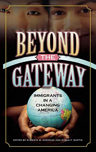 9780739106334: Beyond The Gateway: Immigrants In A Changing America