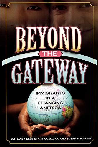 9780739106365: Beyond The Gateway: Immigrants In A Changing America