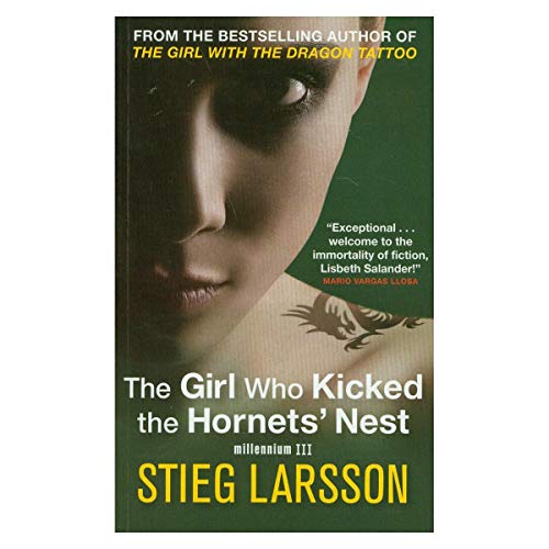 Imagen de archivo de The Girl Who Kicked the Hornet's Nest (Large Print) a la venta por Walther's Books