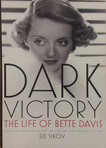 Imagen de archivo de Dark Victory: The Life of Bettie Davis a la venta por Better World Books: West