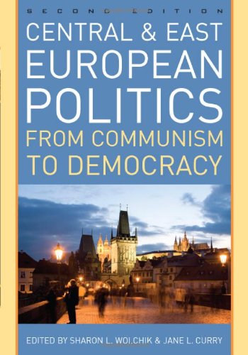 9780742567344: Central and East European Politics: From Communism to Democracy